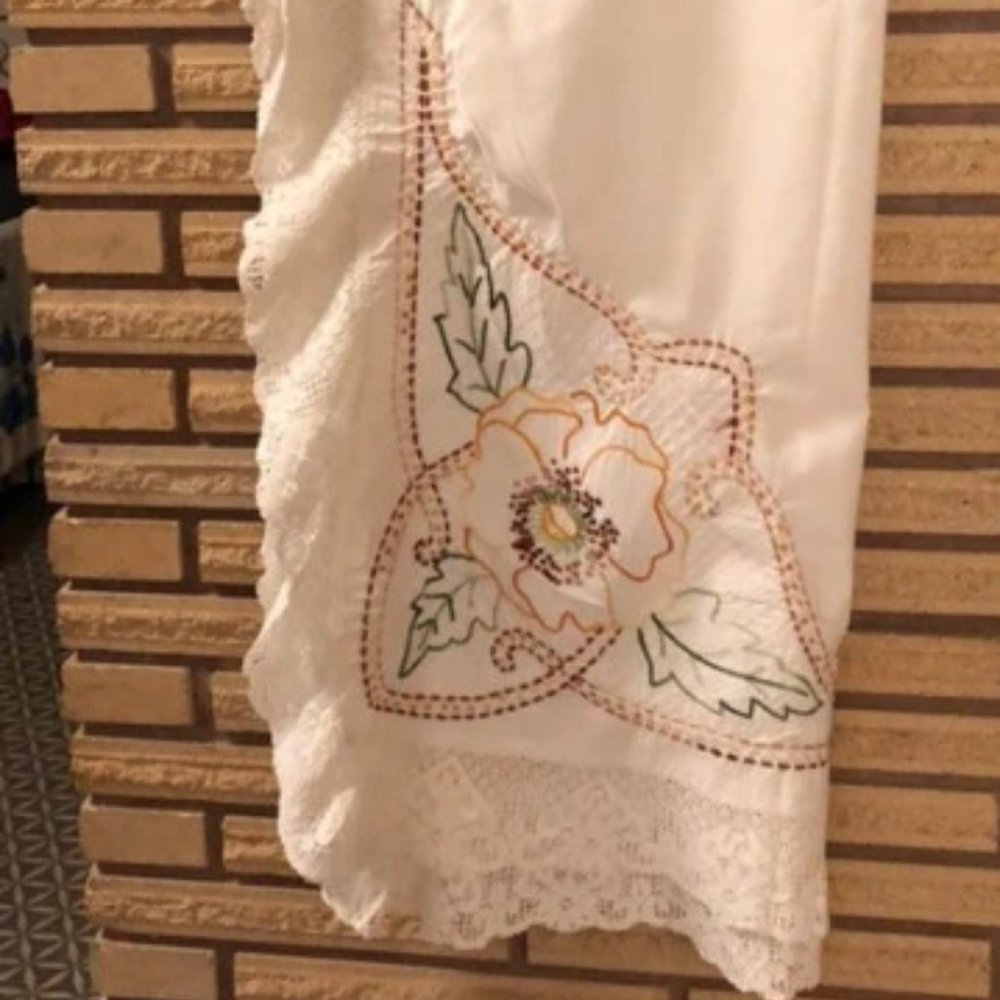 Vintage Embroidered Luncheon Cloth - Kitchen Tablecloth - Dining - Lace